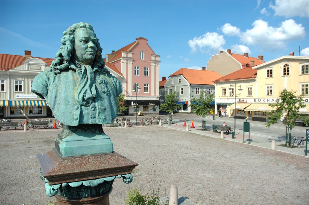 Byst i brons av Jonas Alströmer på stora Torget.