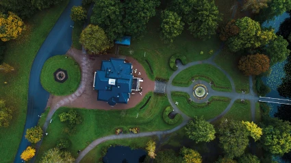 Bild över Nolhaga slott ovanifrån.