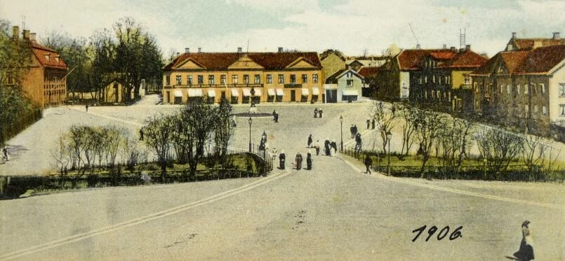 Vykort med bild över Stora torget i Alingsås från 1906