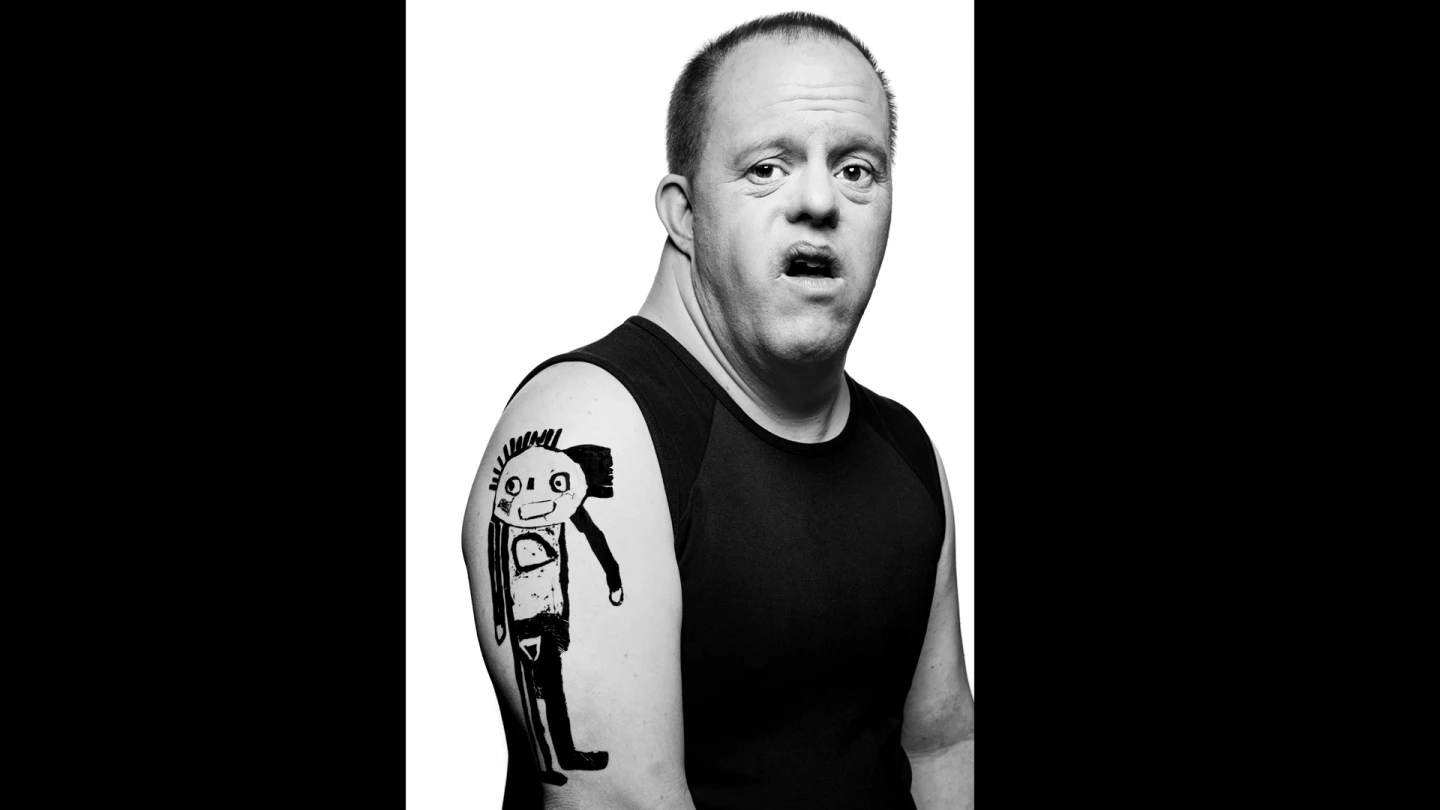 ett svartvitt porträtt-foto