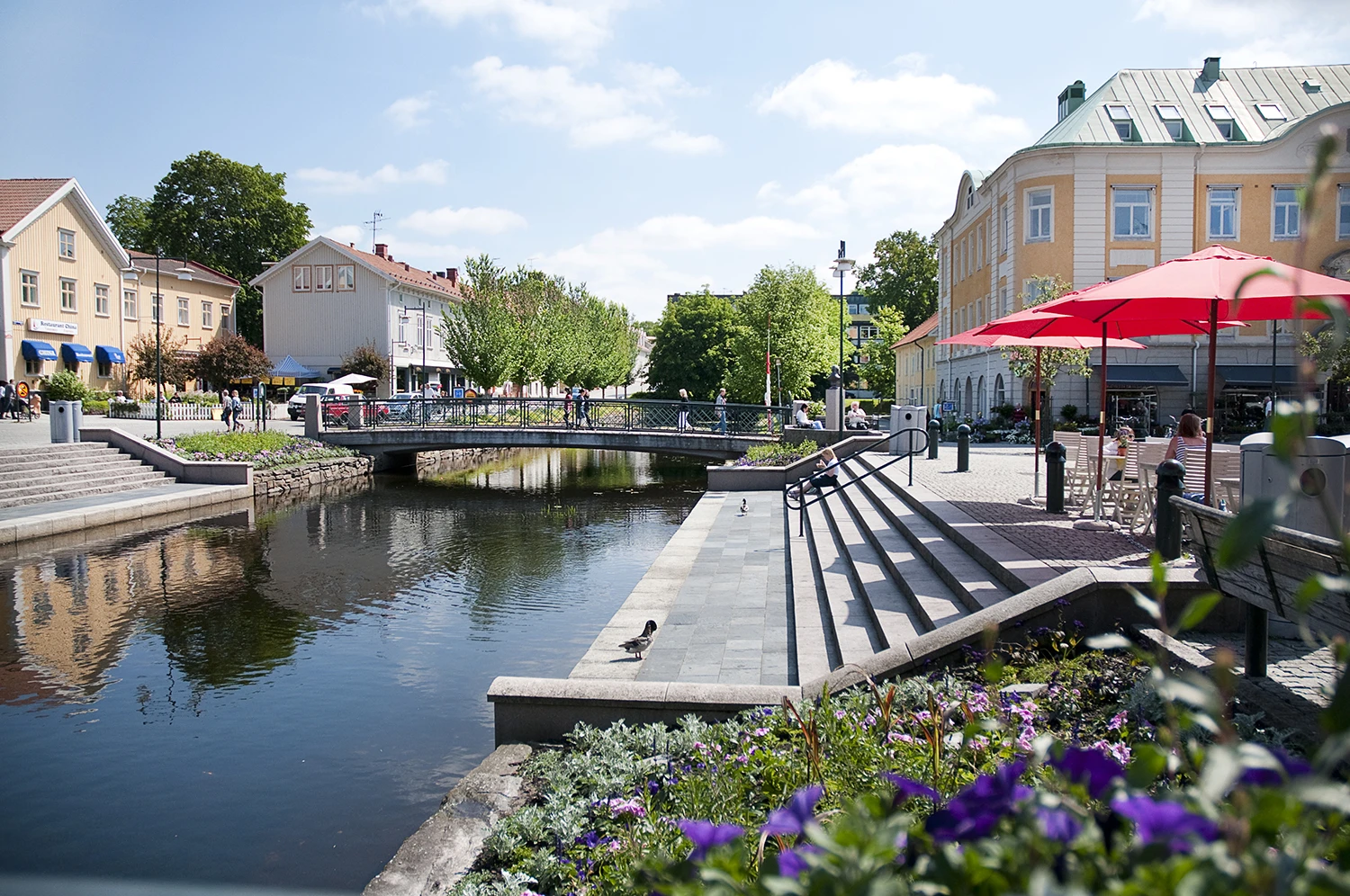 Lillån mellan torgen.