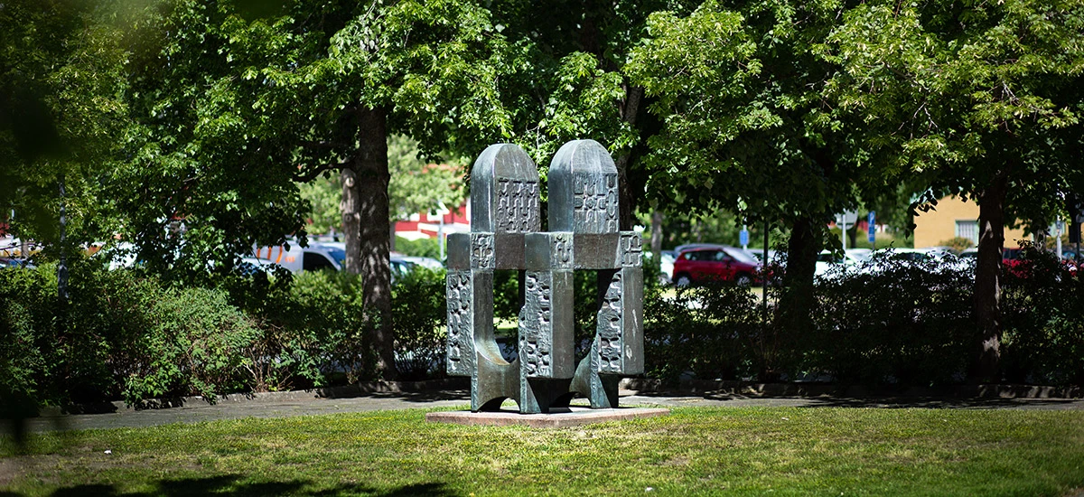 Foto på skulpturen Rum för vindar. Abstrakt.