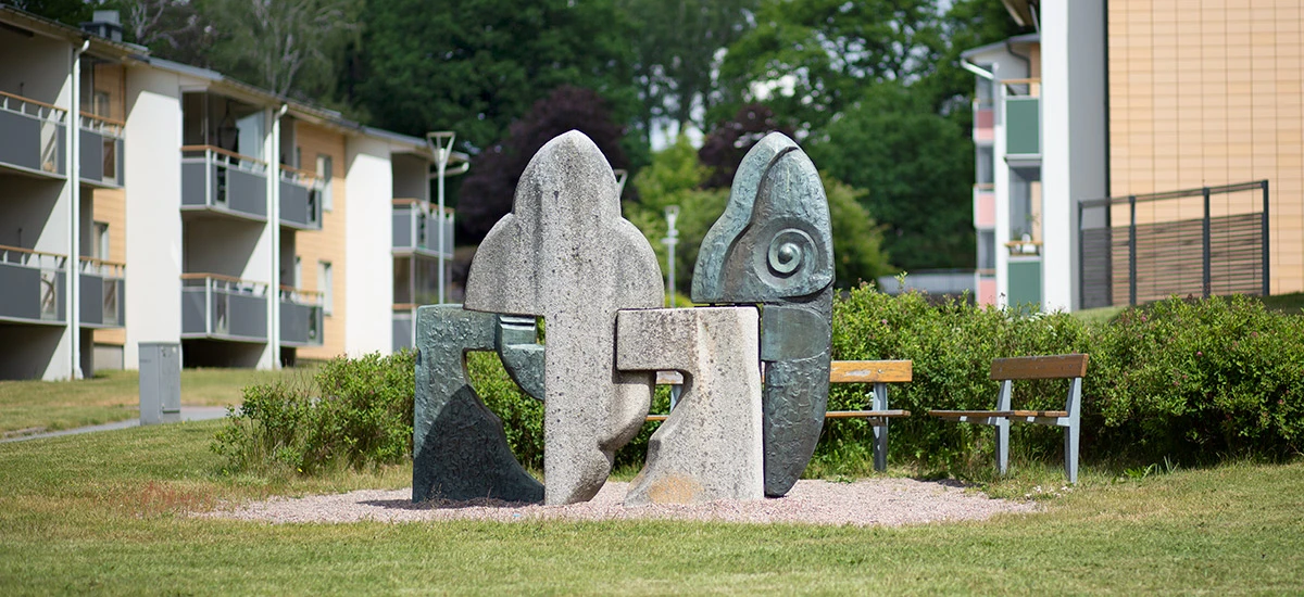 Foto på skulpturen Treklang. Abstrakt.