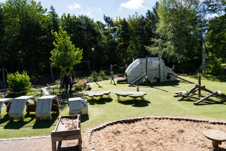 Översikt över lekplats i Plantaget Alingsås.