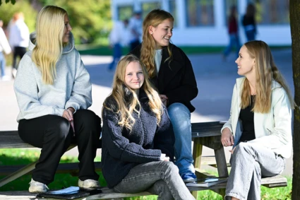 Alströmer elever ute