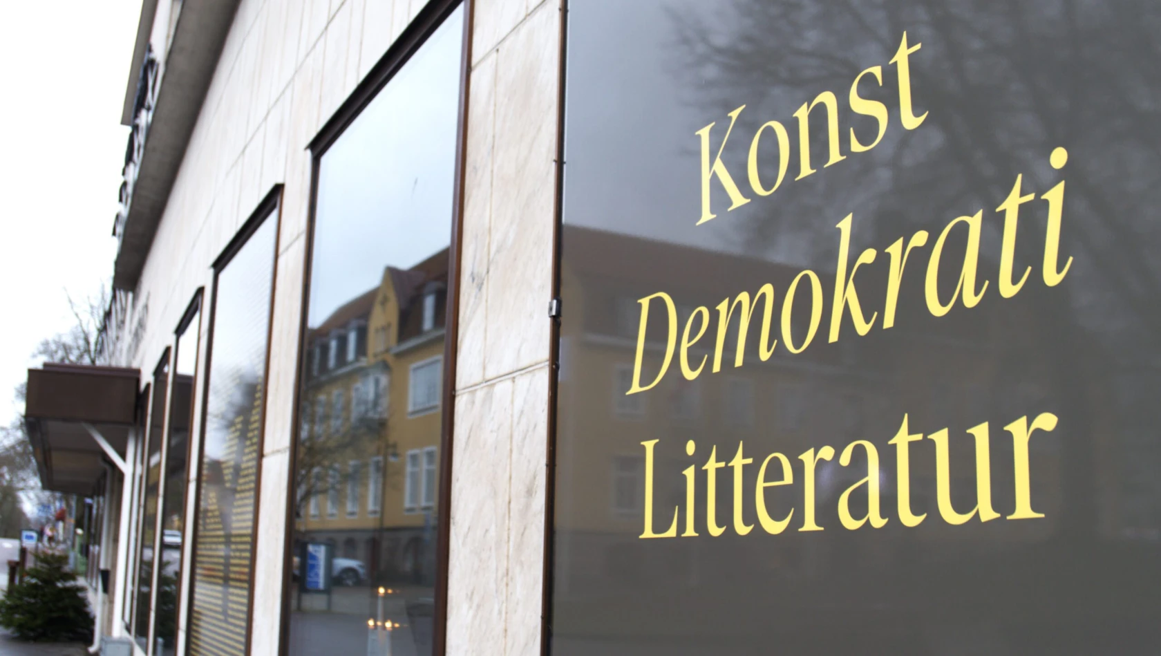 texten konst demokrati litteratur