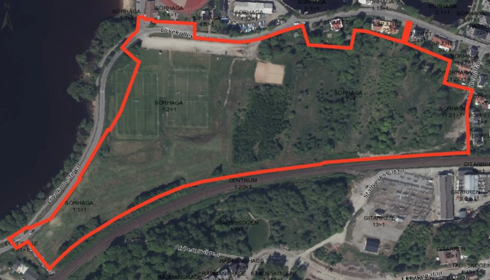 Flygfoto över planområdet, röd markering runt ungefärligt planområde.