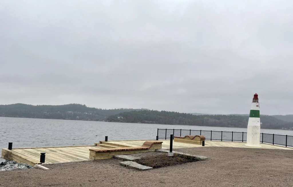 Den nya bryggan ute vid piren.