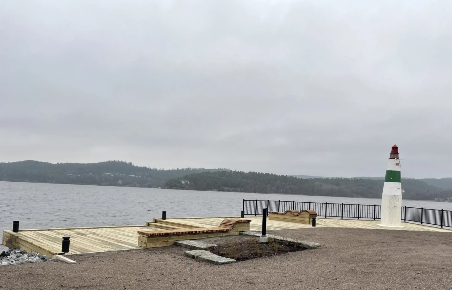 Den nya bryggan ute vid piren.