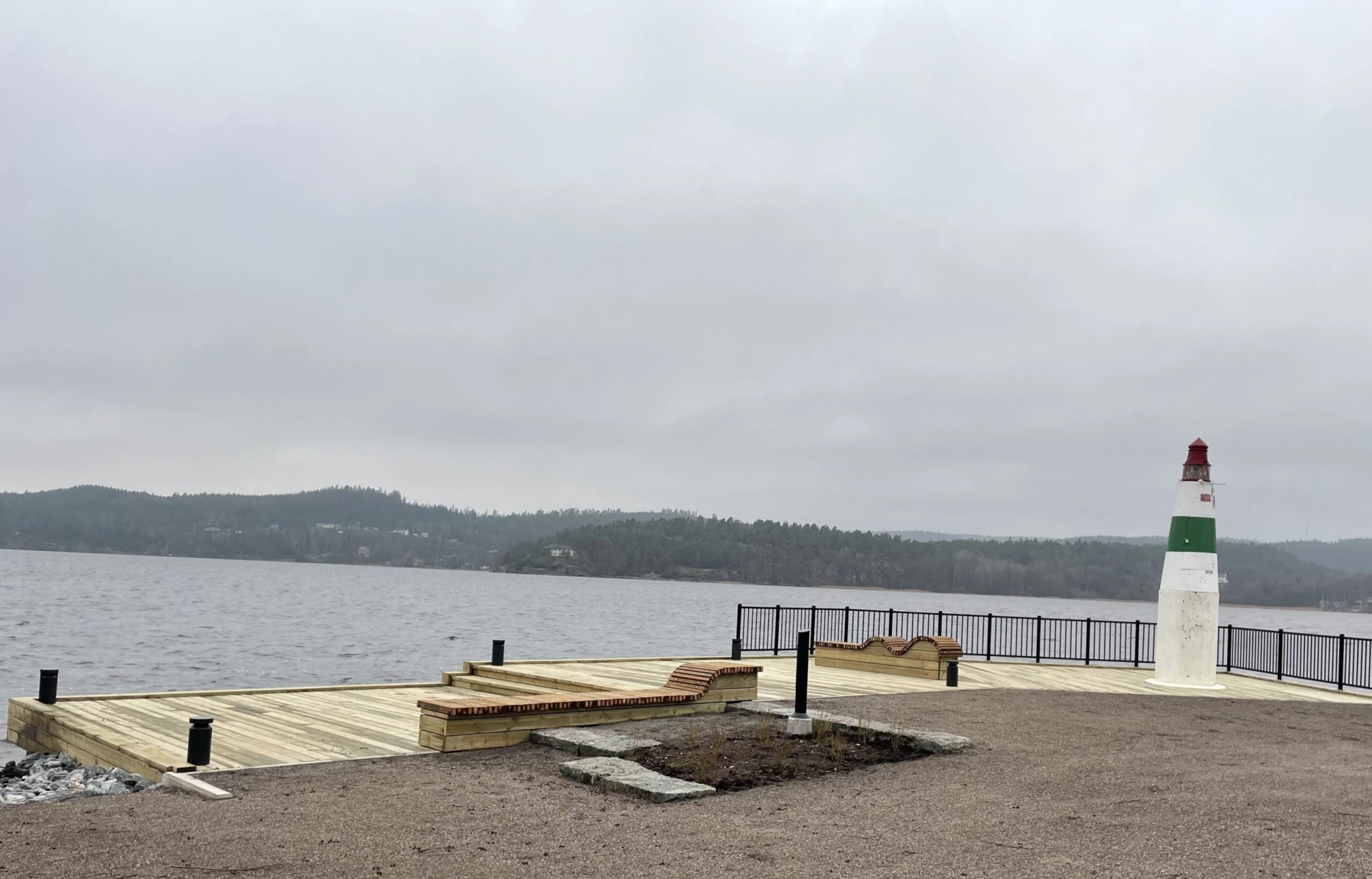 Den nya bryggan ute vid piren.