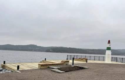 Den nya bryggan ute vid piren.