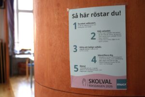 Affisch med instruktioner för hur skolvalet går till.